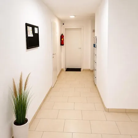 Modern Free Parking Free Wifi Fully Equipped 1 To 4 Guests Appartement *