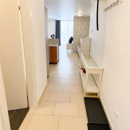 Appartement Modern Free Parking Free Wifi Fully Equipped 1 To 4 Guests Wolkersdorf