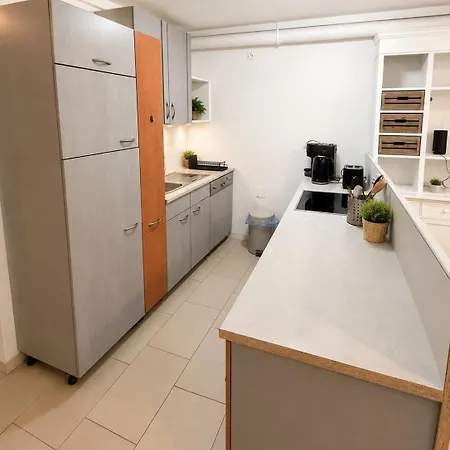 Appartement Modern Free Parking Free Wifi Fully Equipped 1 To 4 Guests *