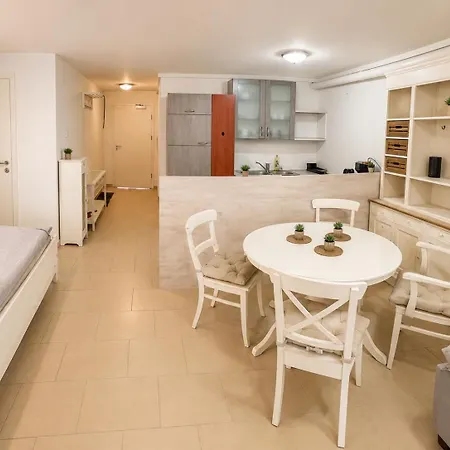 Appartement Modern Free Parking Free Wifi Fully Equipped 1 To 4 Guests Wolkersdorf