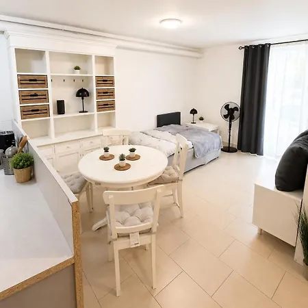 Appartement Modern Free Parking Free Wifi Fully Equipped 1 To 4 Guests *