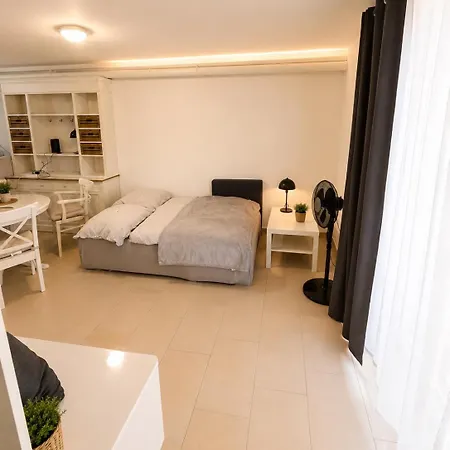 Modern Free Parking Free Wifi Fully Equipped 1 To 4 Guests Wolkersdorf