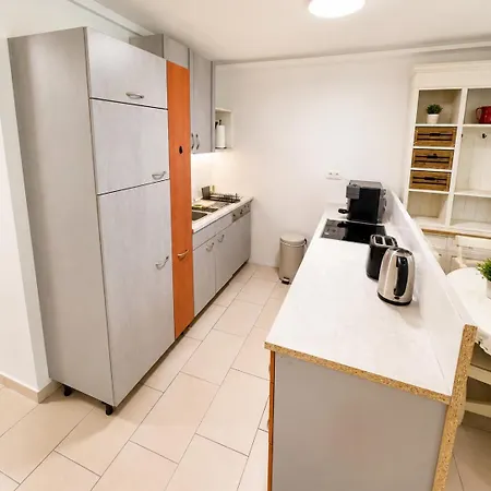 Appartement Modern Free Parking Free Wifi Fully Equipped 1 To 4 Guests *